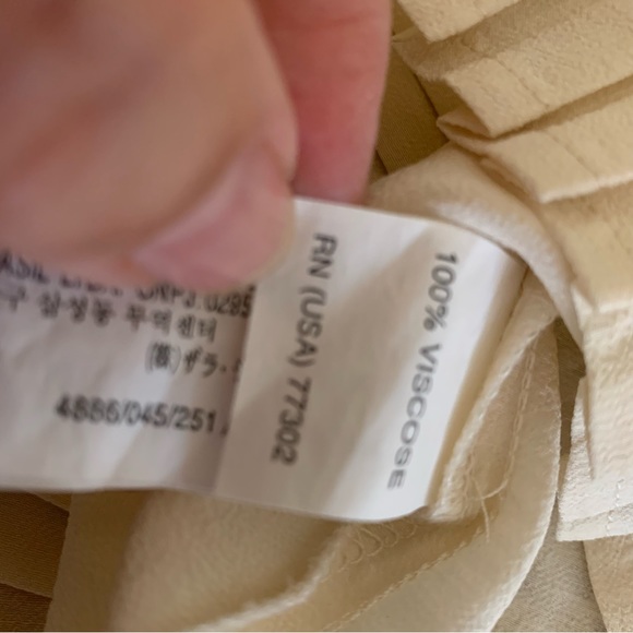 Zara Woman. Cream/beige, high/low top, with fringe on the hem. Sleeveles… - Picture 8 of 9